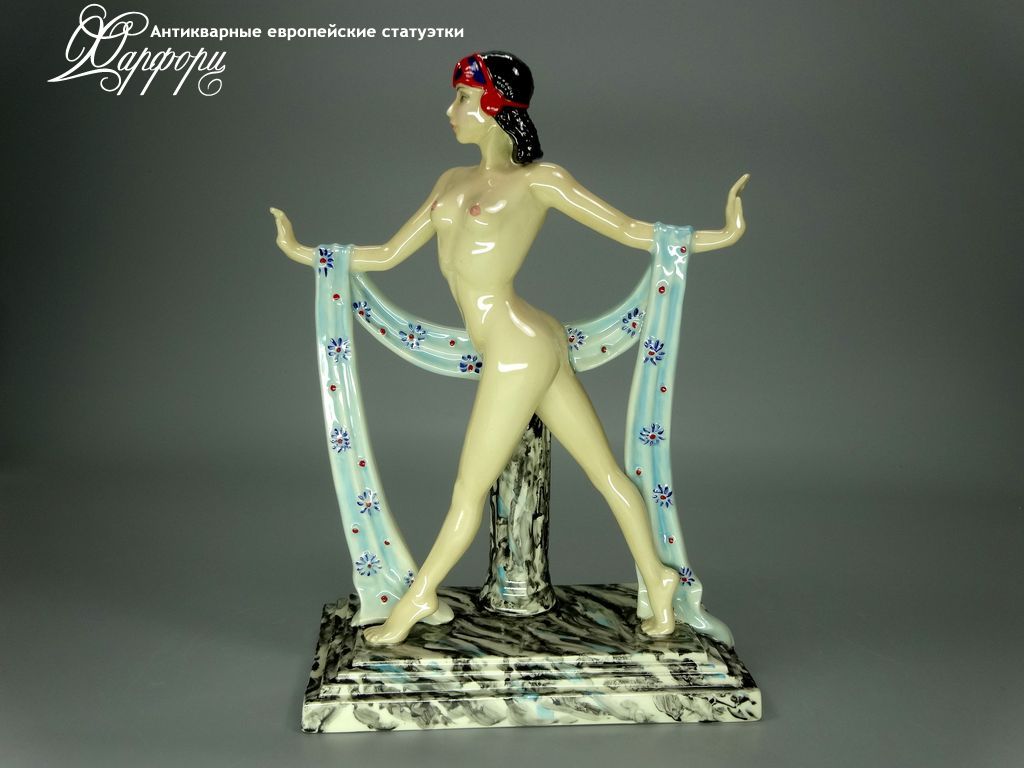 Купить фарфоровую статуэтку Davis Kevin Francis Натурщица